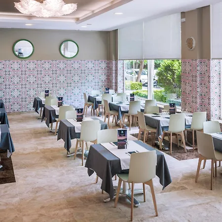 Cye Centre 3* 살루